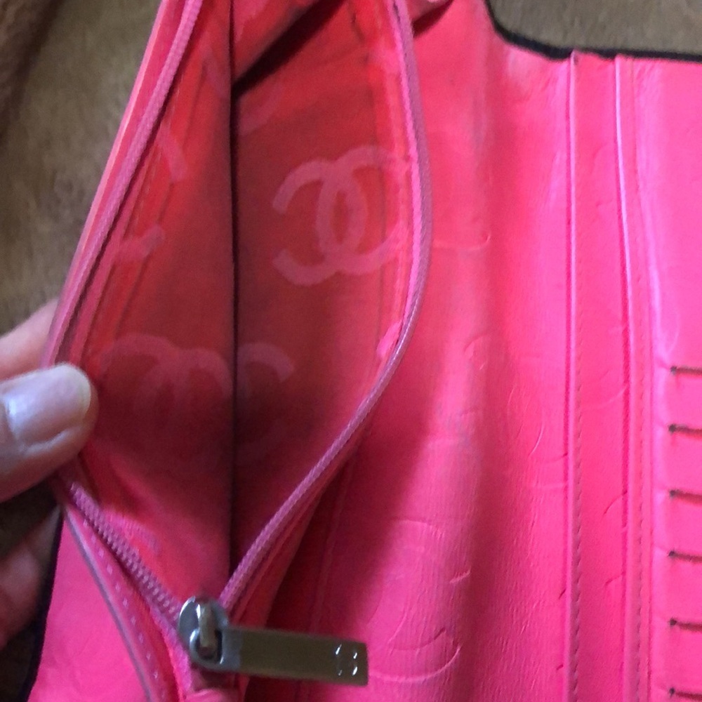 Chanel Black Quilted Wallet - Discolouration , major dirt areas inside AS IS - Picture 7 of 16